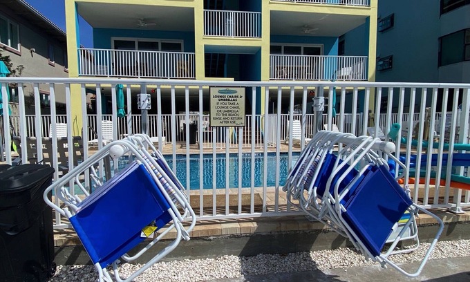 Indian Rocks Beach Apartamento | Sunset from your Balcony! Beachfront, 2/2, Heated Pool, UNIT 405, IRB