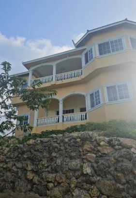 Long Bay Casa | Sunset grove hideaway