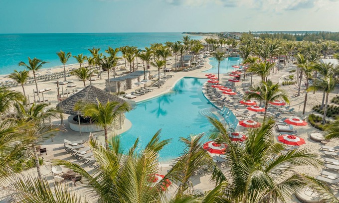 Alice Town Condominio | 22312 Lovely 3-bedroom Condo!