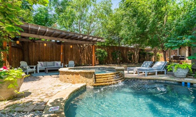 Oak Cliff Casa | Sunset House - Luxury Pool and Hot Tub Retreat