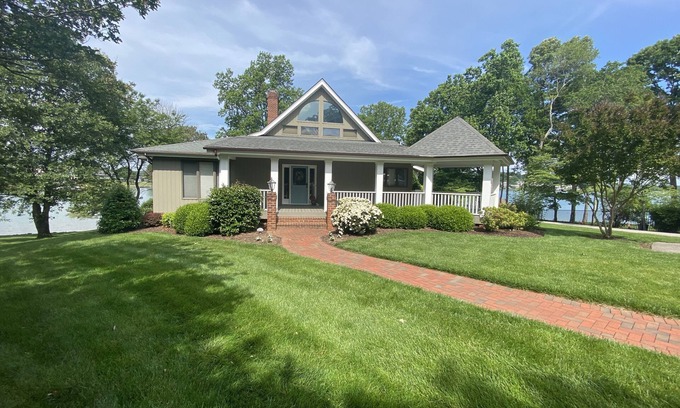 Penhook Casa | Sunset Lake House with private dock and game room