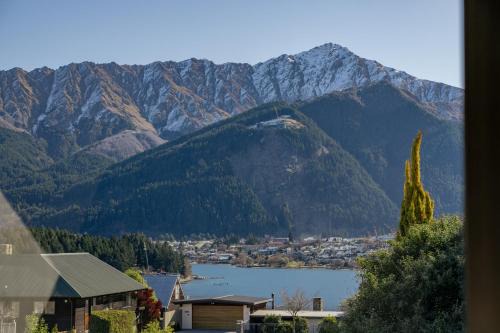 Kelvin Heights Casa | Sunset Lakehouse