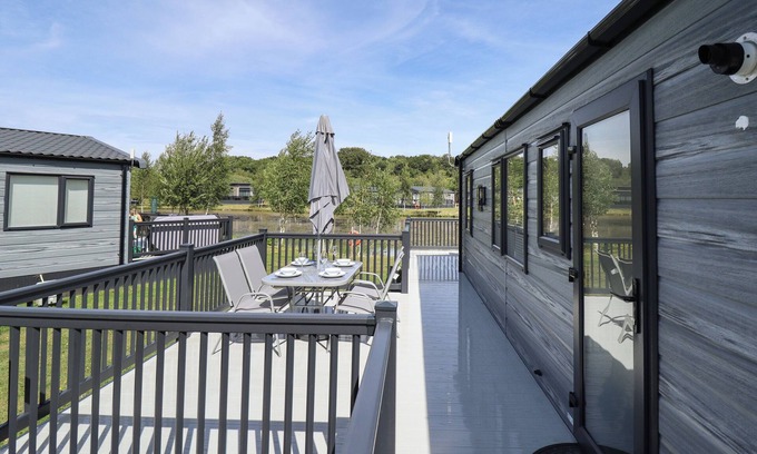 Woodhall Spa Cabaña | Sunset Lodge