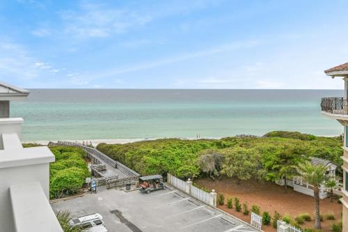 Seawalk Circle Casa | Sunset Lounge