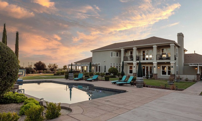 Temecula Casa | Sunset Manor: Upscale Estate in Temecula Wine Country