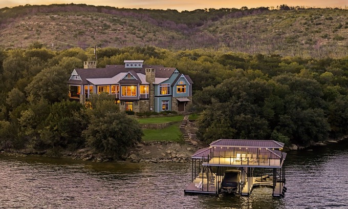 Graham Casa | Sunset Manor- with a DOCK & HOT TUB!