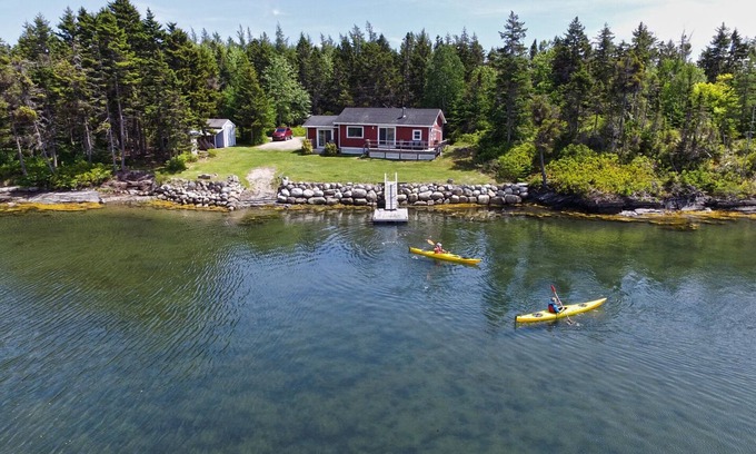Garden Lots Cabaña | Sunset Ocean Cove Waterfront Cottage - 10 mins from Lunenberg, great restaurants