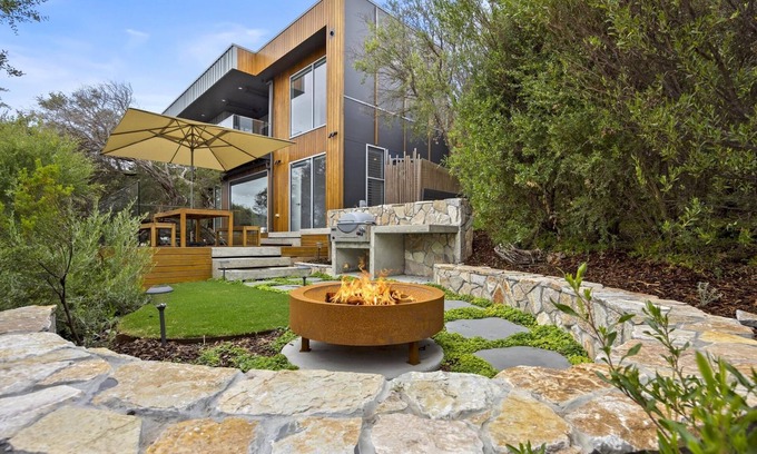 Fingal Casa | Sunset on Moonah, Fingal - Set on picturesque Moonah Links estate with stunning views to Arthur's Seat