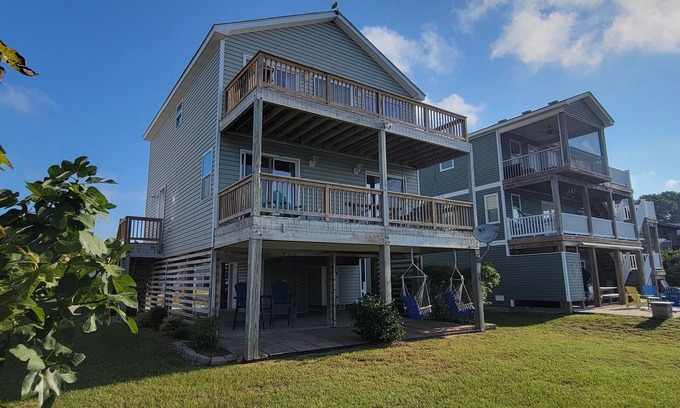 Colington Harbour Casa | 4-bedroom house in lovely Kill Devil Hills with boat dock!