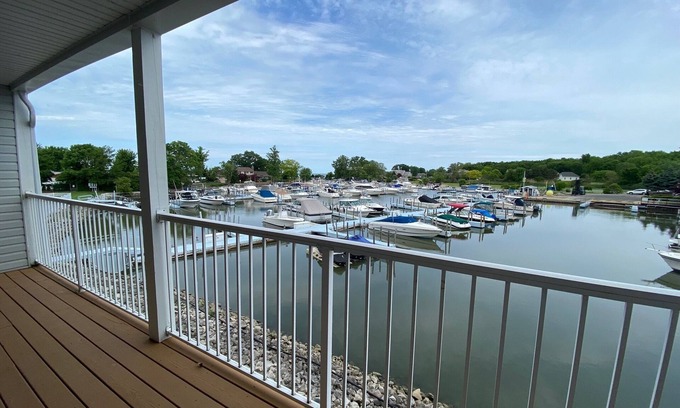 Gypsum Condominio | Sunset On The Water!