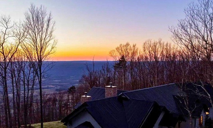 Signal Mountain Casa | Sunset Overlook: Serene Mountain Retreat