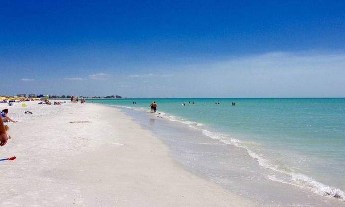 St. Pete Beach Complejo | Sunset Paradise! Perfect Location for Your Next Vacation | 2 Outdoor Pools