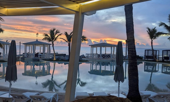 Dominicus Apartamento | Sunset Paradise: Apt with Ocean and Pool access