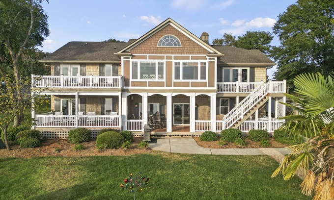 Terrell Casa | Sunset Pointe - Entertainers Dream with Amazing Lake Norman Views