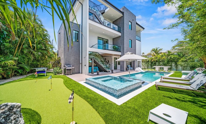 Anna Maria Casa | Sunset Reflections | LUXURY Home, Private Pool, Spa, Rooftop, Game Room, and MORE!