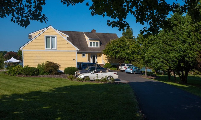 Livingston Casa | Sunset Retreat - Beautiful Lake Front Rental Property