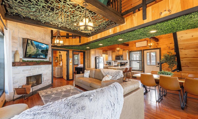 Bryant Cabina | ¡PISCINA INTERIOR! ¡VISTA MAGNÍFICA! TINA CALIENTE, LUGAR DE INCENDIO, TAMBOR DE FUEGO! Chatt TN 21 millas