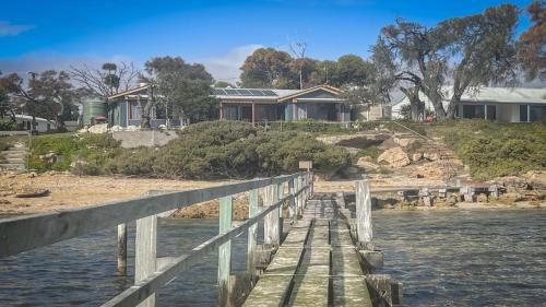 Lake Wangary Casa | Sunset Ridge Has Direct Access To A Private Beach and Small Jetty