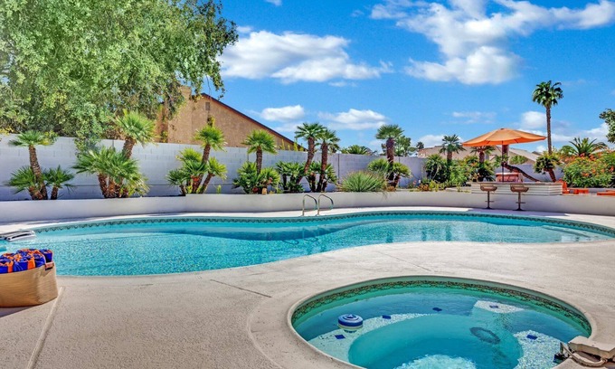 Paradise Casa | Sunset Royale - The Ultimate Vegas Getaway