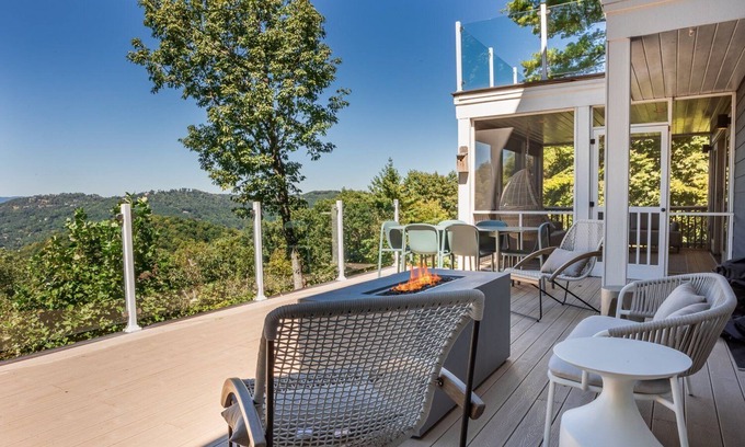 Asheville Casa | Sunset Sanctuary | Stunning Views Only Minutes from Downtown Asheville