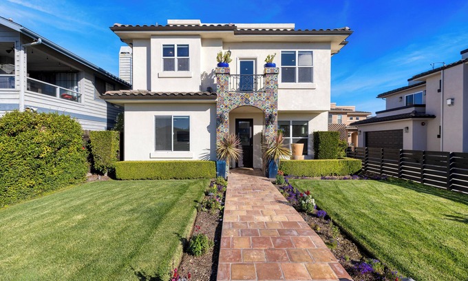 Grover Beach Casa | Sunset Serenity by AvantStay | Rooftop w/ Hot Tub & Fire Pit, 3 Blocks to Beach!