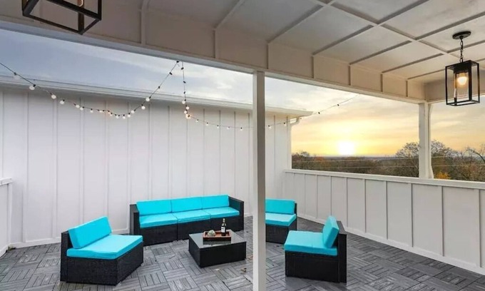 Maplewood Heights Casa | ★Sunset Stunner★ 7 beds! 9 min→Broadway Garage ★
