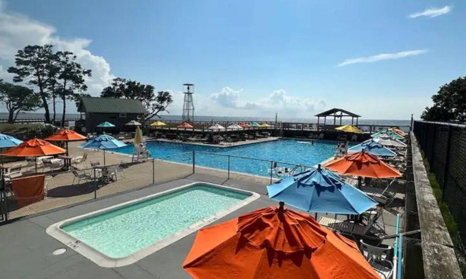 Colington Harbour Casa | Sunset View-Dog Friendly with Pool/Tennis!