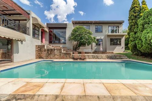 Northcliff Villa | Sunset View Escape