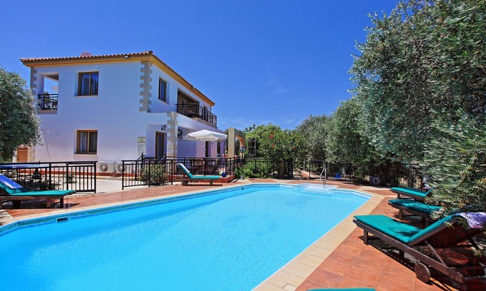 Nea Dimmata Villa | Vistas al atardecer, gran piscina, familiar a las dificultades de movilidad.