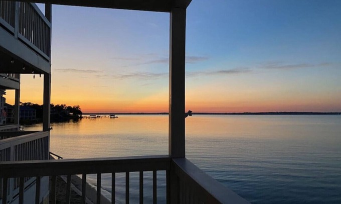 Innerarity Townhomes Casa | Sunsets and Serenity on Perdido Bay- 2 Kayaks+Pool