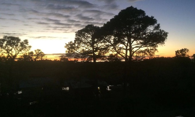 Suwannee Condominio | Sunsets, Canal Front, FISH, FISH, FISH! Suwannee Cove - Unit 207, Boat Slip 23