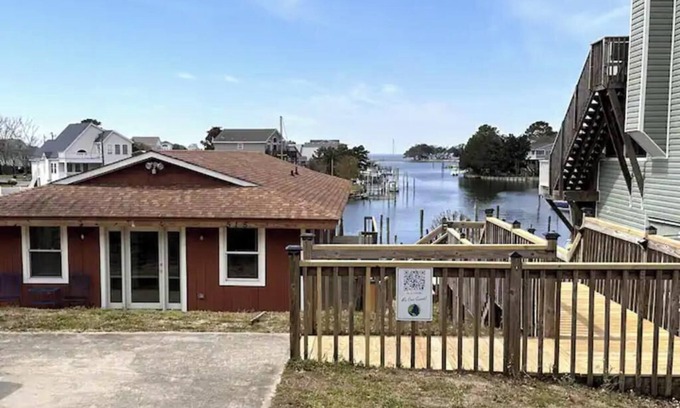 Colington Harbour Casa | SunsetSanctuary-CanalFront/DogFriendly/Pool&Tennis