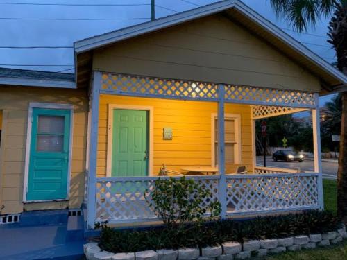 Indian Rocks Beach Casa | Sunshine Cozy Cottage