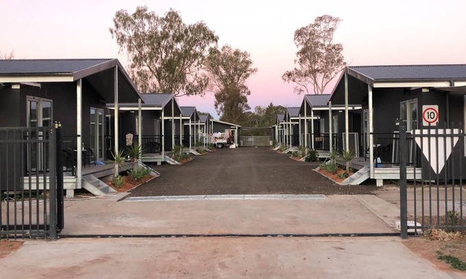 Bourke Hotel | Sunshine Gardens Bourke Resort