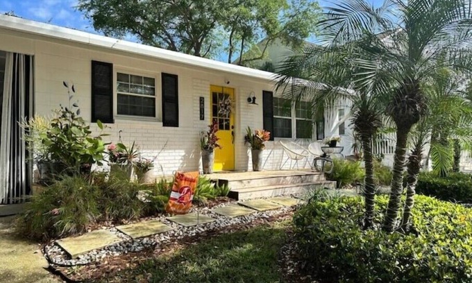 Ballast Point Casa | Sunshine House - 3 bed, 2 bath. Steps to Bayshore