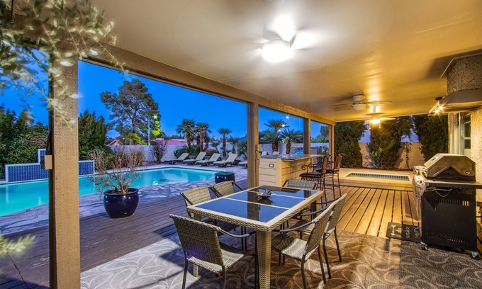 Rancho Oakey Casa | Ultra Luxurious Home only 7min to Las Vegas Strip