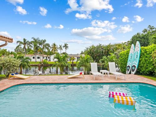 Coral Ridge Isles Casa | Sunshine Retreat I Waterfront I Pool I Paddle Boards I Bikes