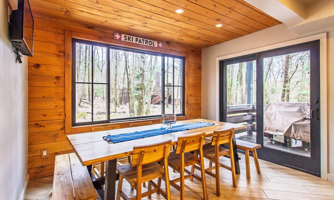Lake Harmony Estates Cabina | Sunshine / S’mores / Fire Pit / BBQ / Games