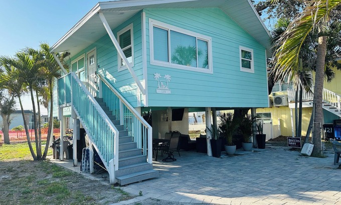 Fort Myers Beach Casa | Sunshine, Sunsets and Sand - Just 3 minutes away!