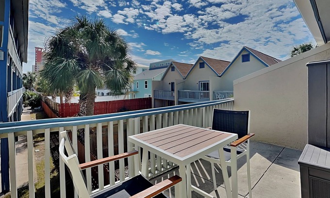 Holiday Beach Condominio | Sunswept Condominium #210 | Gulf View + Resort Amenities