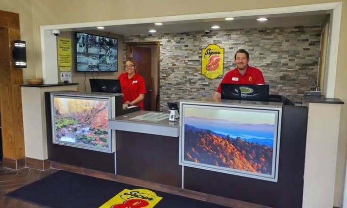 Asheville Hotel | Super 8 by Wyndham Asheville/Biltmore