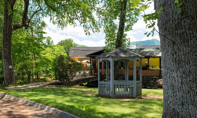 Black Mountain Hotel | Super 8 by Wyndham Black Mountain