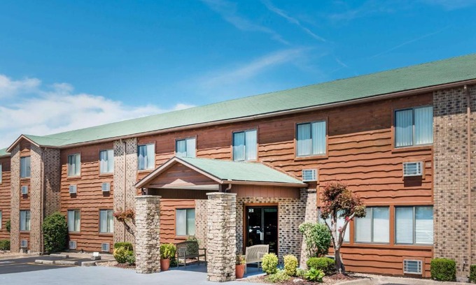 Lebanon Hotel | Super 8 by Wyndham Lebanon