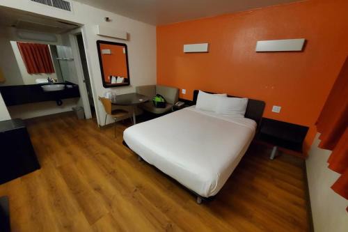 Petaluma Hotel | Super 8 by Wyndham Petaluma