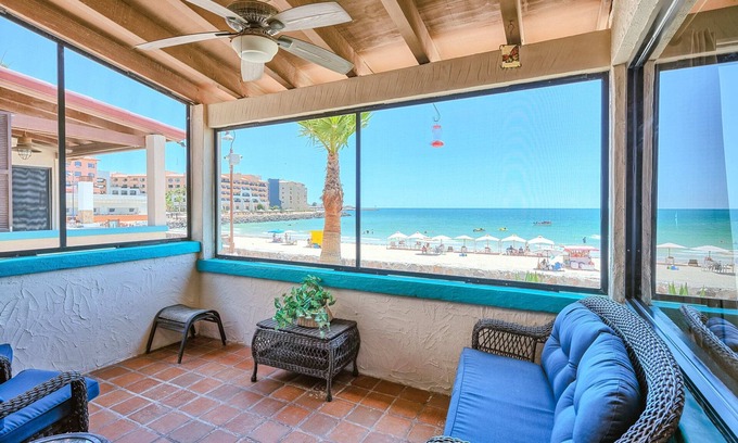 Bella Vista Condominio | Increíble Condominio Frente al Mar en Nivel de Planta Baja en Sandy Beach