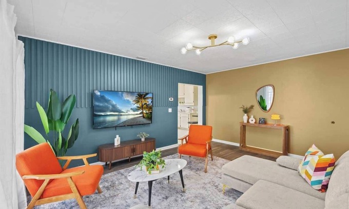 Historic Downtown Kissimmee Casa | SUPER BOHO - At Lake Toho, Fishing, VINTaGE VIBEs