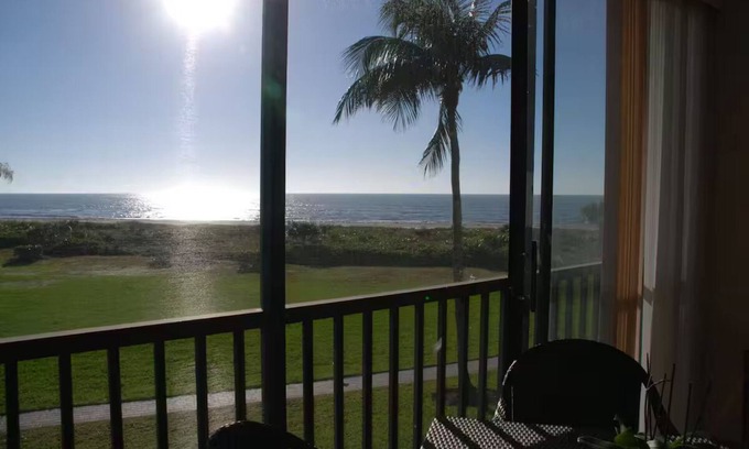 Sanibel Condominio | Super Comfortable Loggerhead Cay Condo with Fabulous Gulf View!
