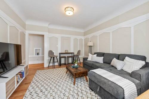 Richmond District Casa | Super Convenient 1br City Pad With Garage Parking