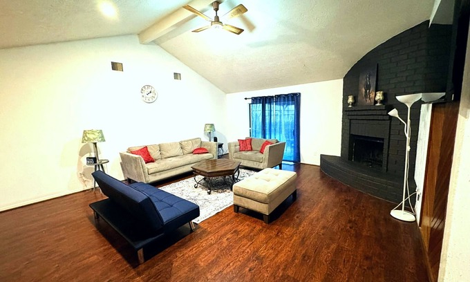 Katy Casa | Super Cozy 4 Bedroom by Premier Host - Sleeps 10