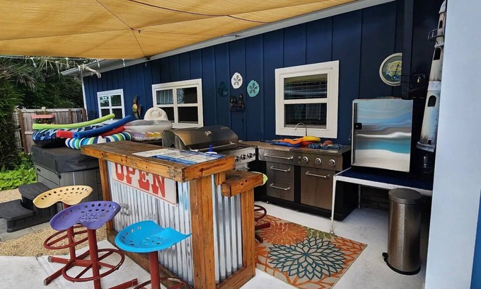 Pretty Bayou Cabaña | Super Cozy Private Pool House!! Perfect for 2!